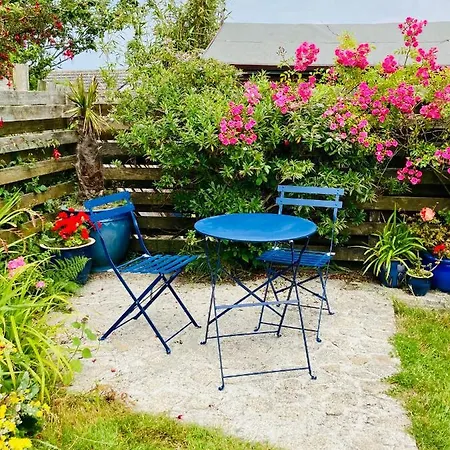 Welcoming With Parking And Garden *